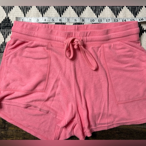 Wildfox Pink casual Shorts Soft Stretchy Fabric - Picture 3 of 6